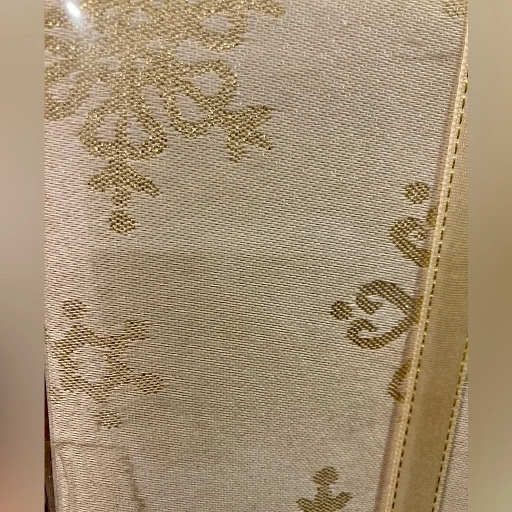 Snowflake Napkins Set of 4 - Gold NWT